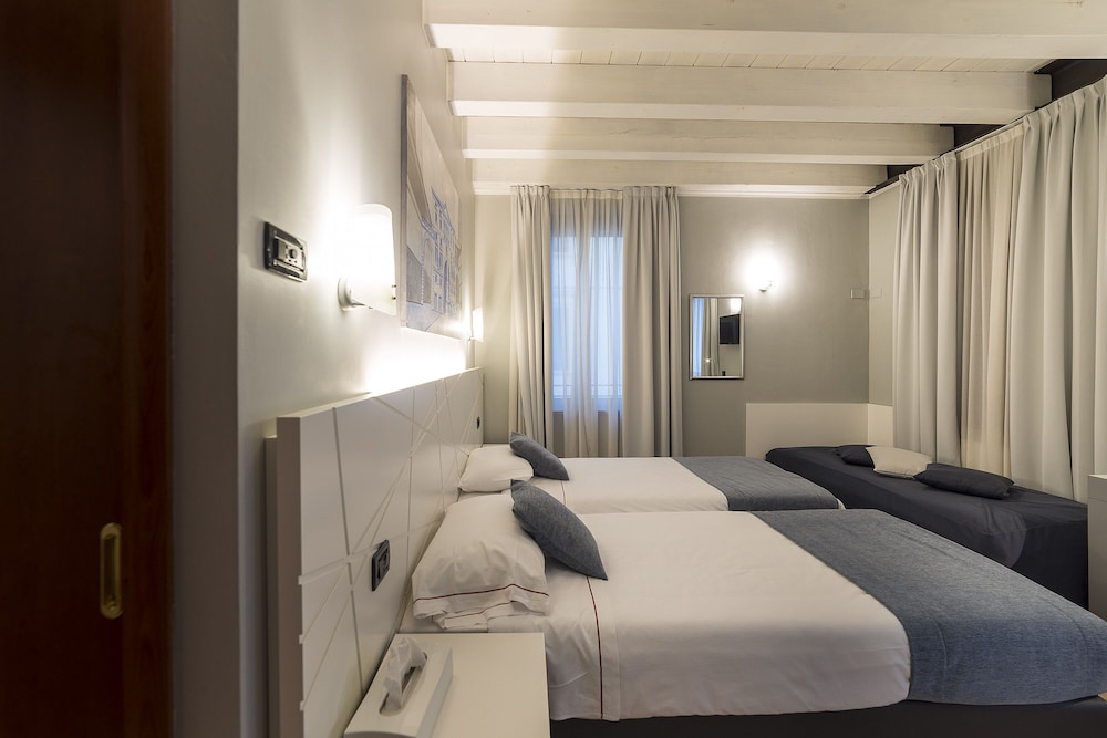 Double Room with Extra Bed photo 1