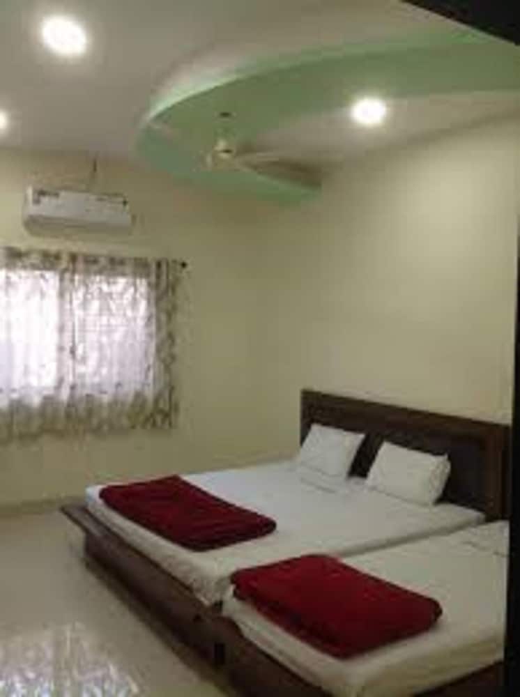 Five Bed AC photo 1