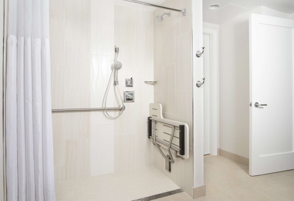 Suite, 1 Bedroom, Accessible (Hearing, Roll-in Shower) thumbnail 6
