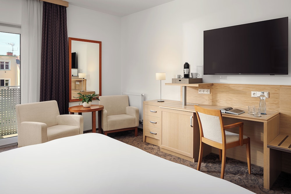 Classic Room, 1 Queen Bed, Balcony photo 2