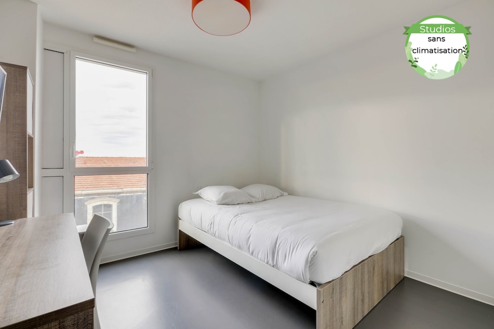 Super Economy Studio (Double Bed)