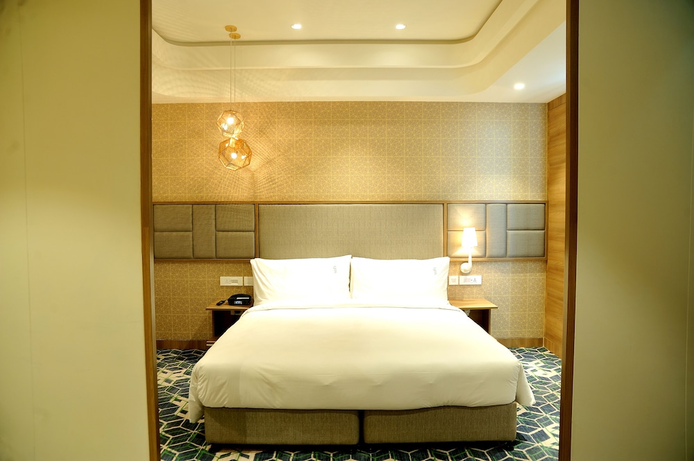 Suite, 1 Bedroom, Balcony (Balcony) - Photo 4