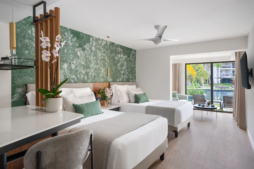 Junior Suite, 2 Double Beds (Swim Up) - Photo 1