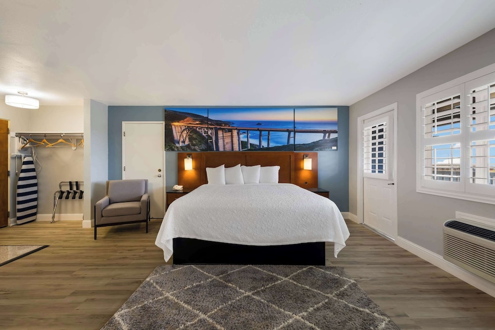 Suite, 1 King Bed, Non Smoking - Photo 3