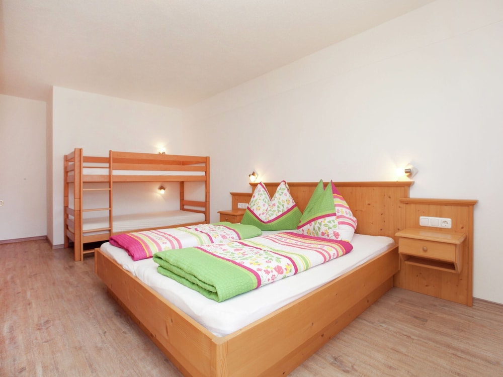 Classic House, 6 Bedrooms photo 1