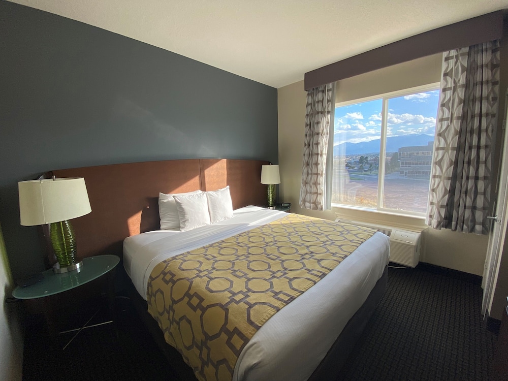 Comfort Room, 1 King Bed, Non Smoking, Mountain View photo 1