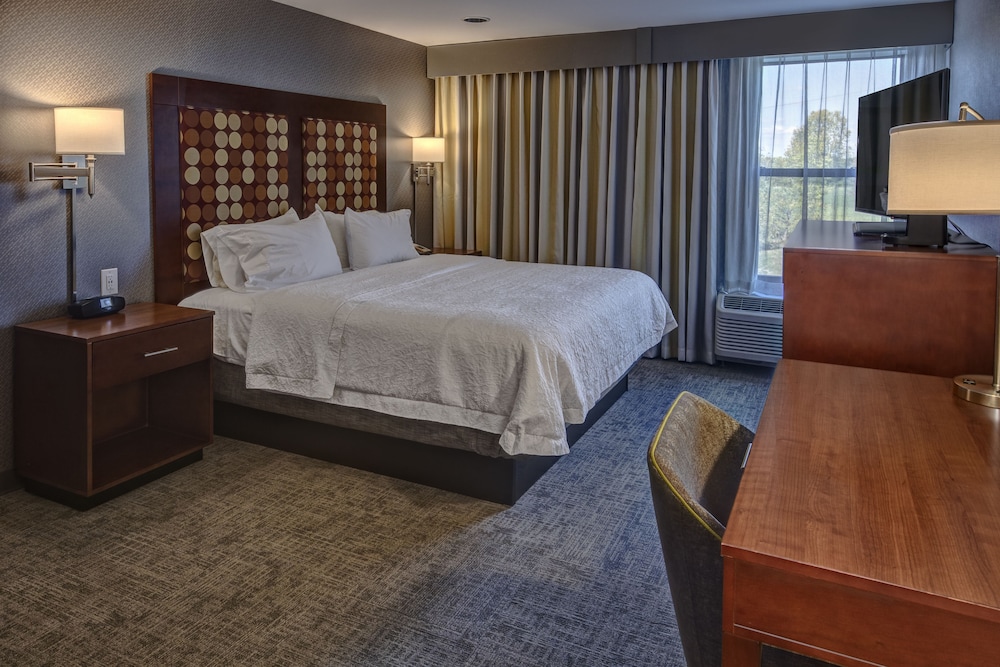 King Executive Suite with Conference Table and 12 chairs - Photo 5