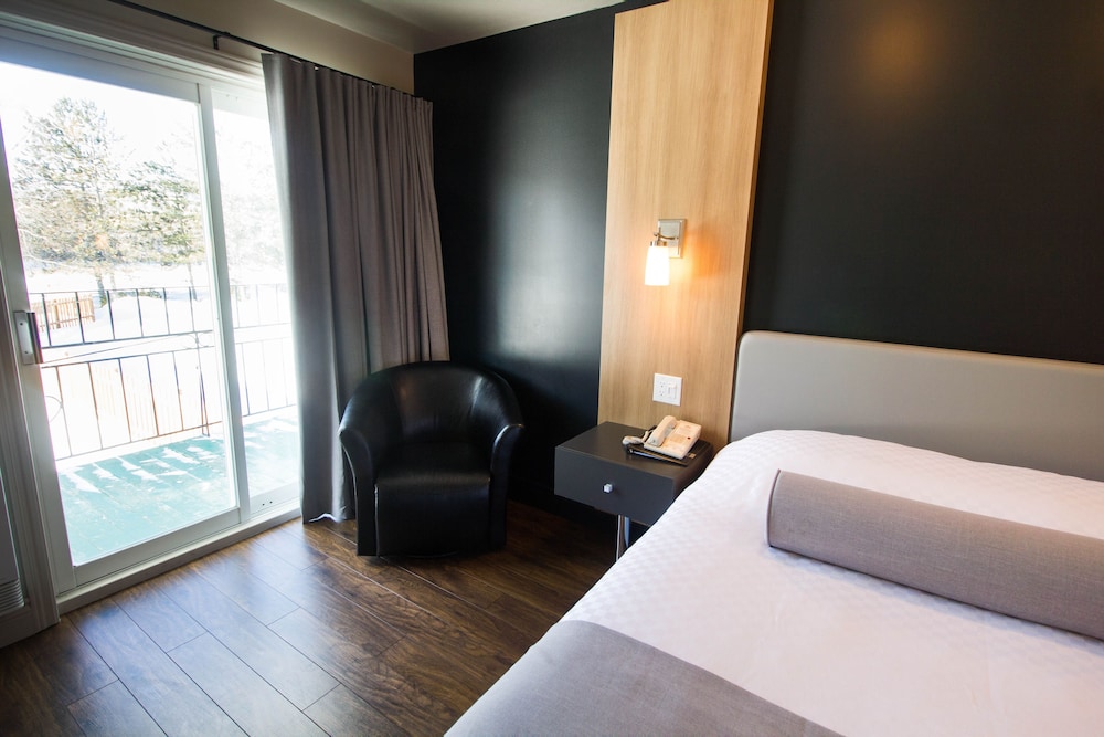 Deluxe Room, River View, front desk is open until 8 PM (Marineau+) photo 3