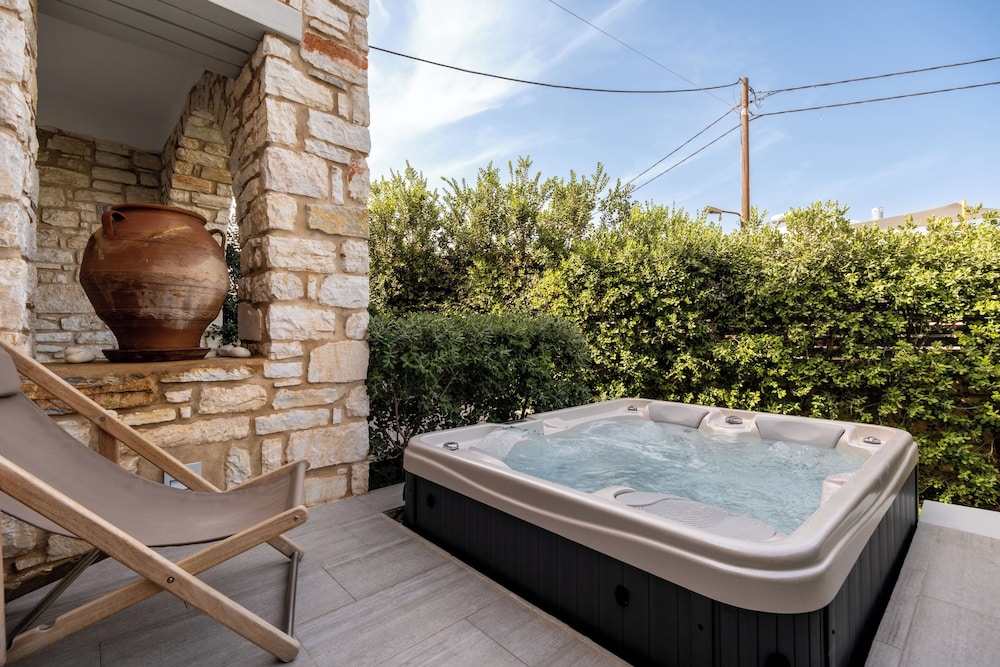 Double Room, Jetted Tub photo 3