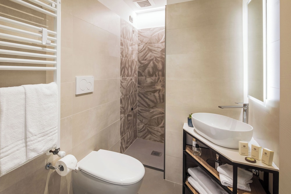 Deluxe Double or Twin Room, Balcony, Sea View - Photo 3