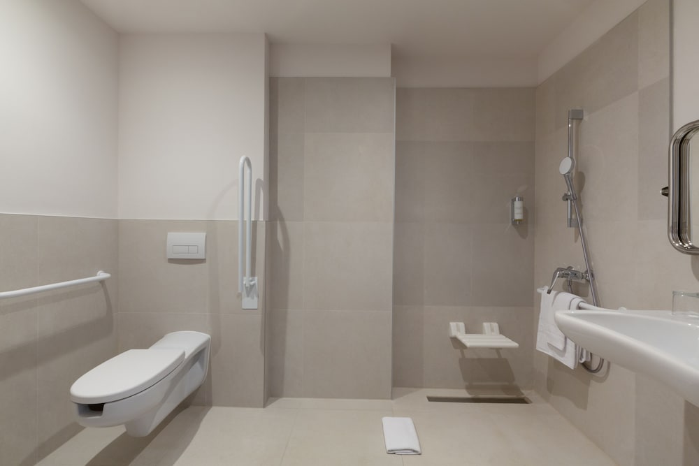 Superior Double or Twin Room, Accessible, Partial Sea View - Photo 4