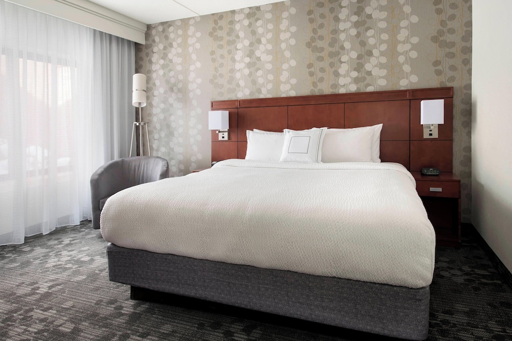 Room, 2 Queen Beds (Mobility/Hearing Access, Roll-In Shwr) - Photo 3