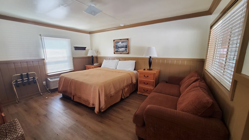 Suite, 1 King Bed, Kitchenette, River View photo 1