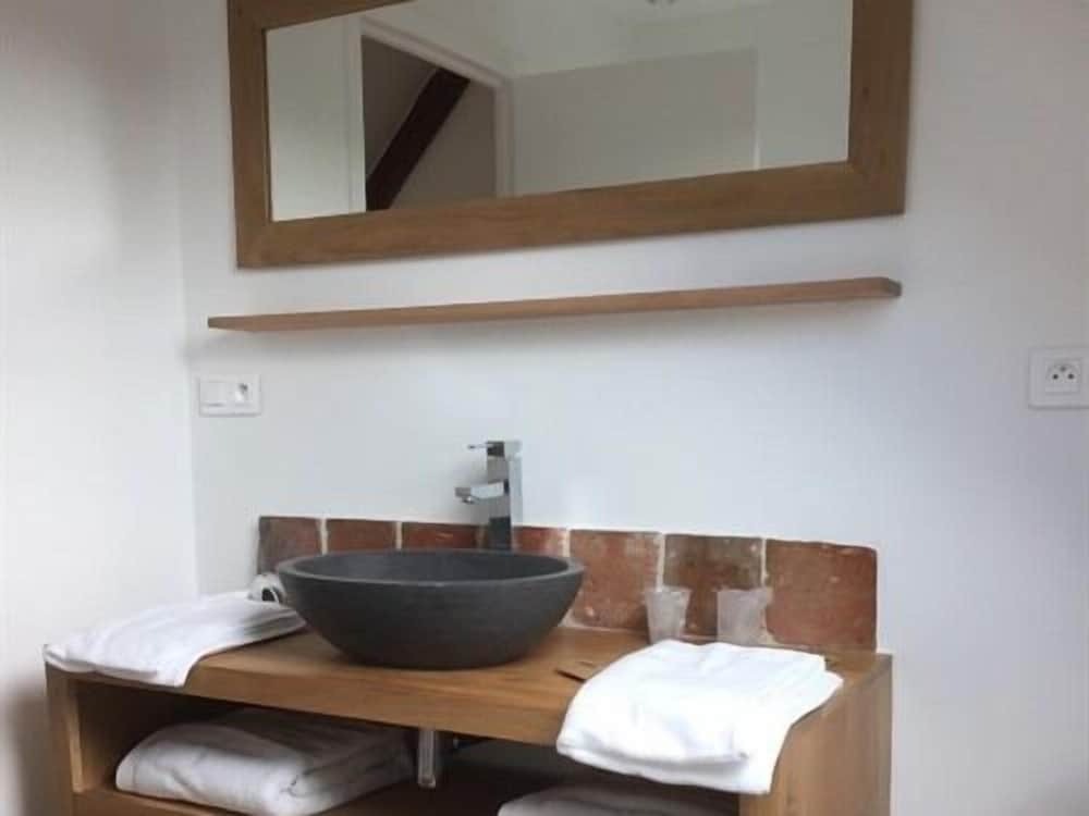 Family Suite, Private Bathroom photo 2