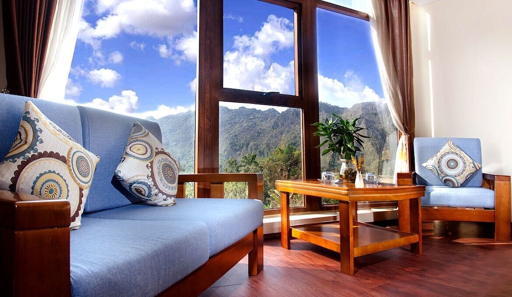 Executive Suite - Photo 4