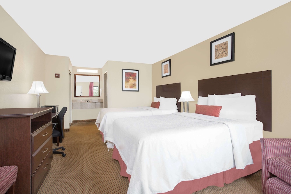 Room, 2 Double Beds - Photo 1