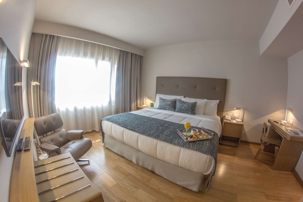 Suite, 1 King Bed, Non Smoking (King Bed) photo 1