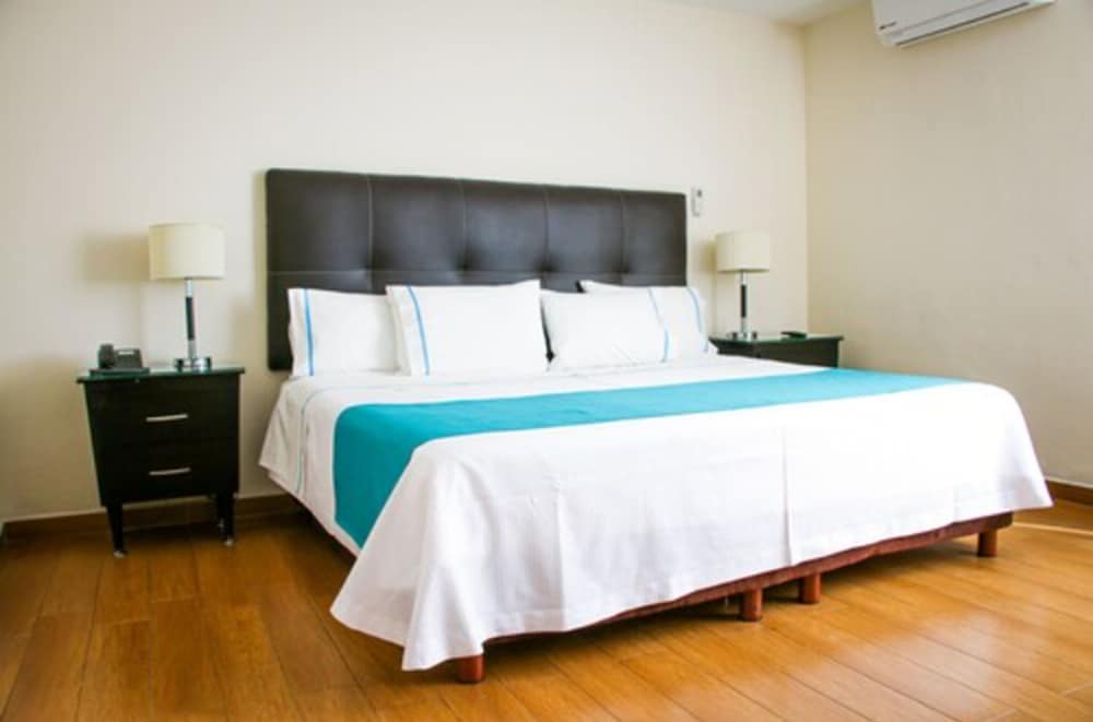 Standard Room, 1 King Bed - Photo 5