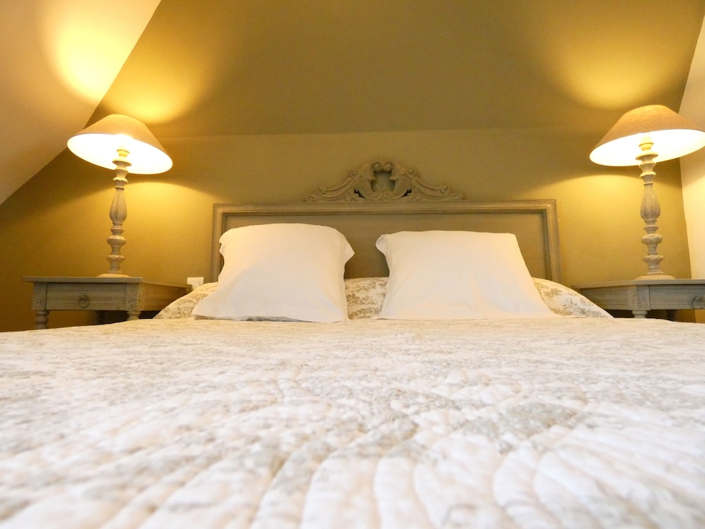 Double Room Street side