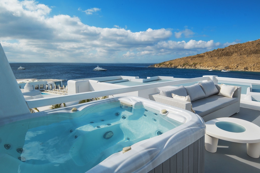 Classic Room, Jetted Tub (Outdoor) - Photo 1