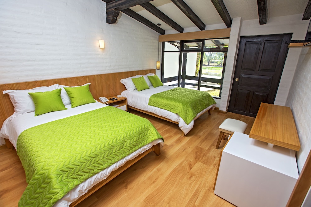 Premium Double Room, 1 King Bed, Private Bathroom, Garden Area photo 2