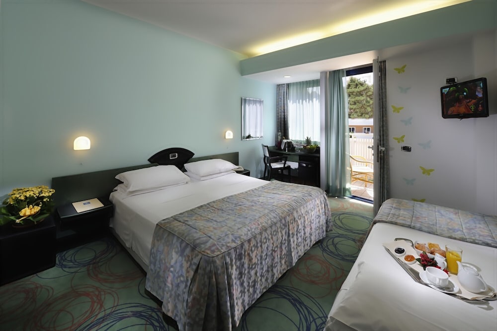 Comfort Triple Room, Partial Sea View photo 2