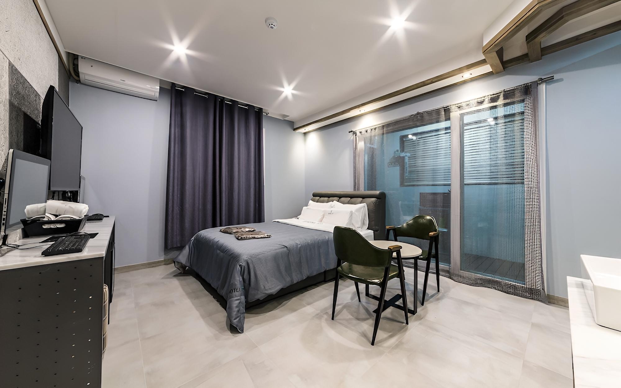 Room (Premium-Dry Sauna (OTT))