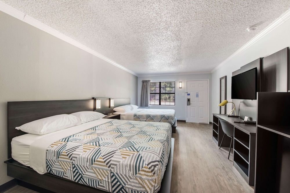 Deluxe Room, 2 Queen Beds, Accessible, Non Smoking photo 3