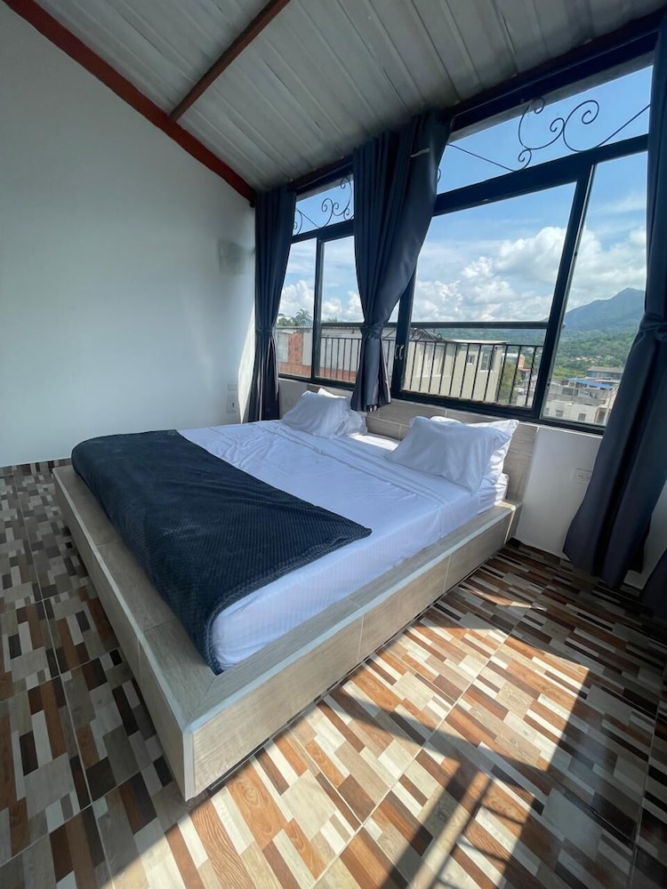 Deluxe Room, Hill View photo 2
