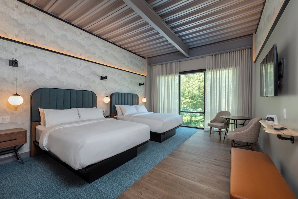 Room, 2 Queen Beds - Photo 1