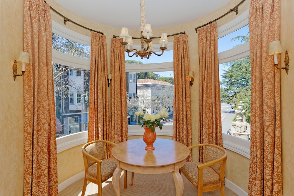 Park Suite 203 photo 1