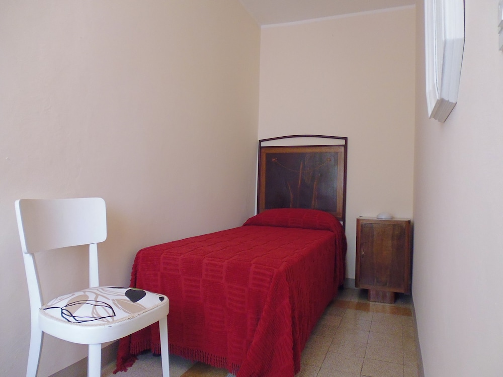 Economy Triple Room, Shared Bathroom photo 3