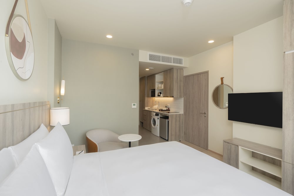 Room, 1 King Bed, Accessible, Kitchen photo 2