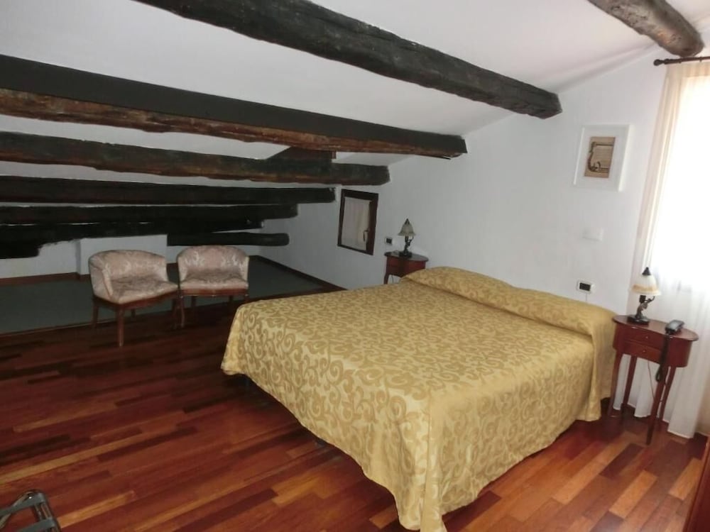 Economy Double Room photo 3