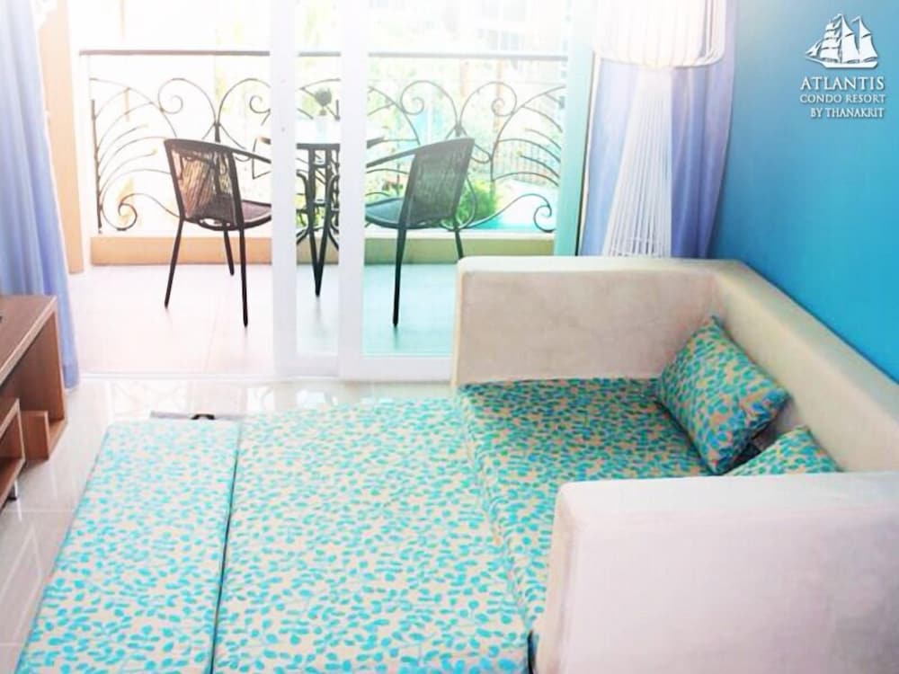 Family Suite, 1 Bedroom, Pool Access, Pool View photo 3