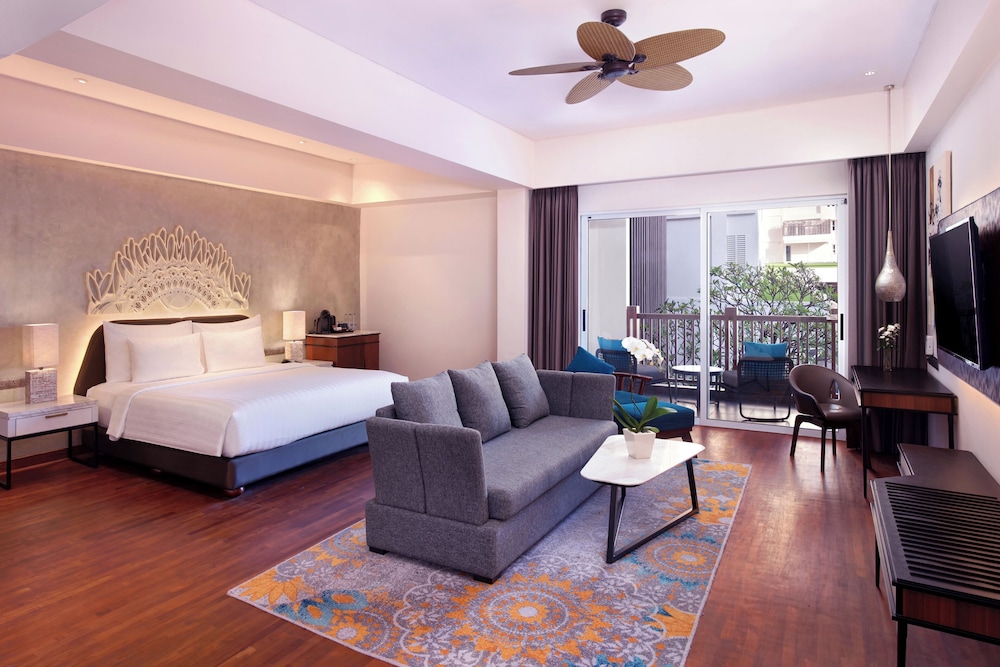 Junior Suite, 1 King Bed with Sofa bed - Photo 3