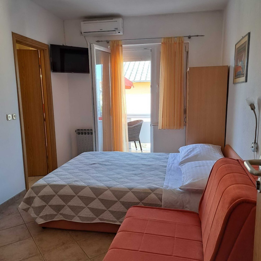 Studio (Studio Apartment with Balcony) photo 2