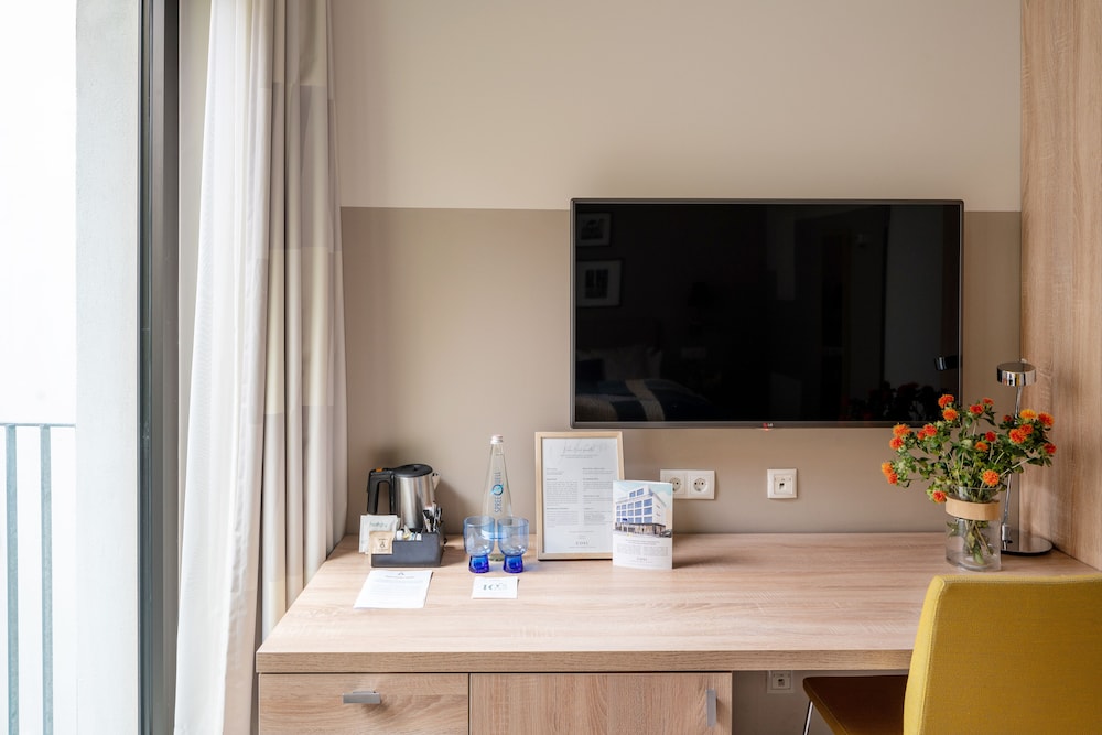 Medium Room photo 2