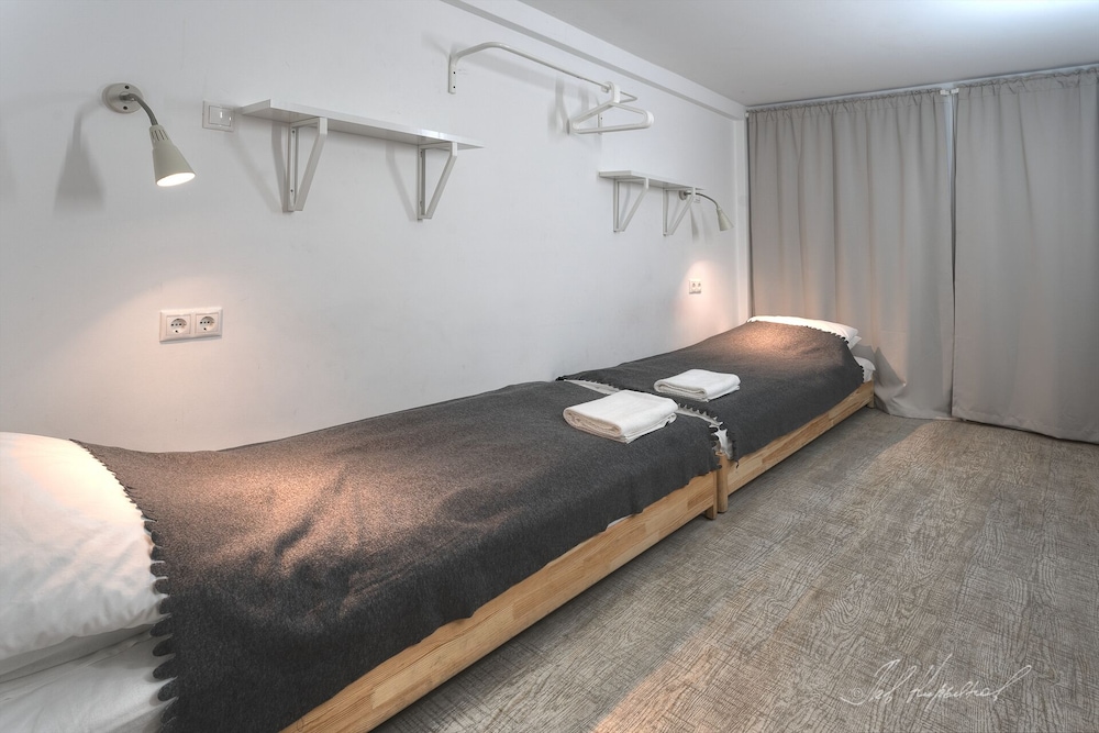 Economy Double or Twin Room, 2 Twin Beds, Shared Bathroom photo 3