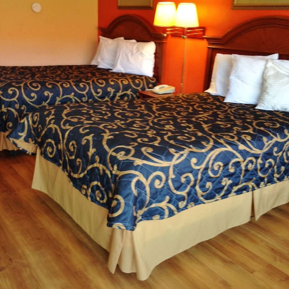 Room, 2 Double Beds, Non Smoking - Photo 1