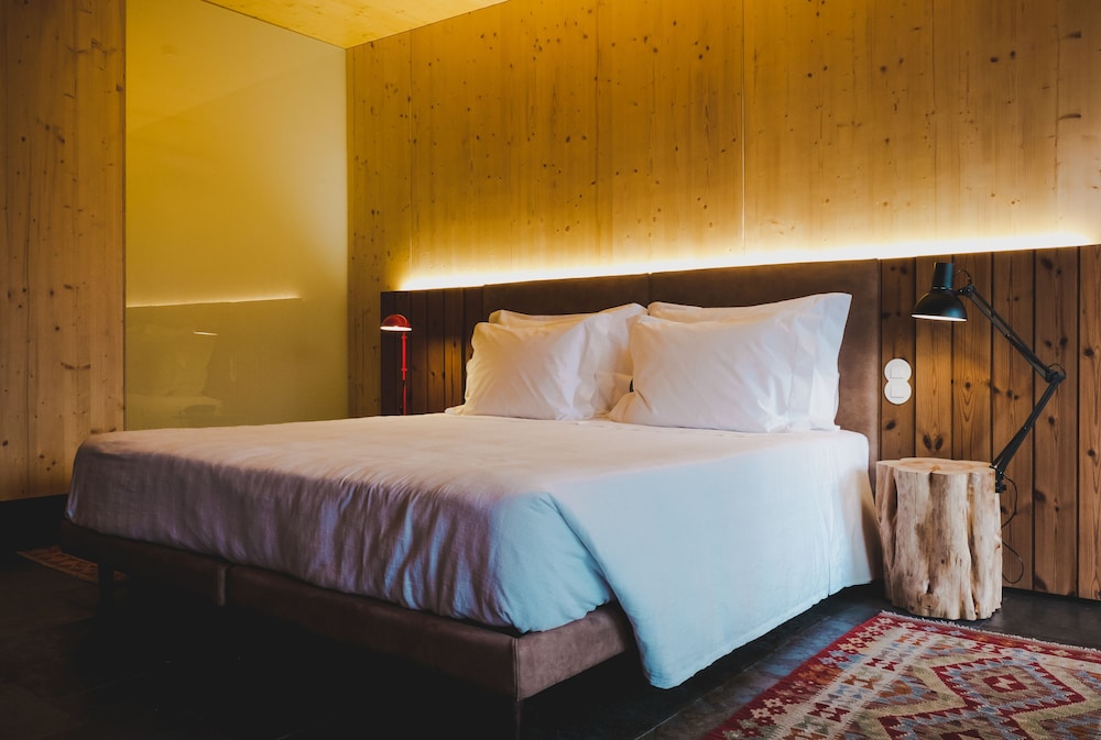 Standard Double or Twin Room, Partial Sea View photo 2