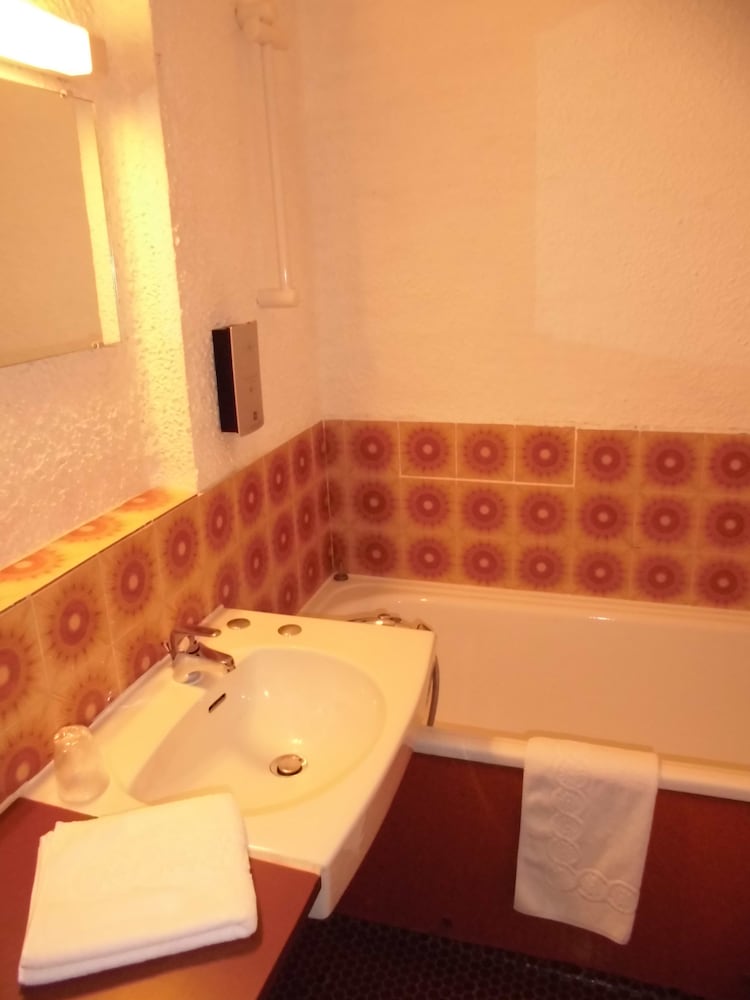 Standard Double Room - Photo 5