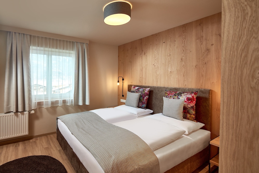 Deluxe Suite, Balcony, Mountain View (For 4 People) photo 3