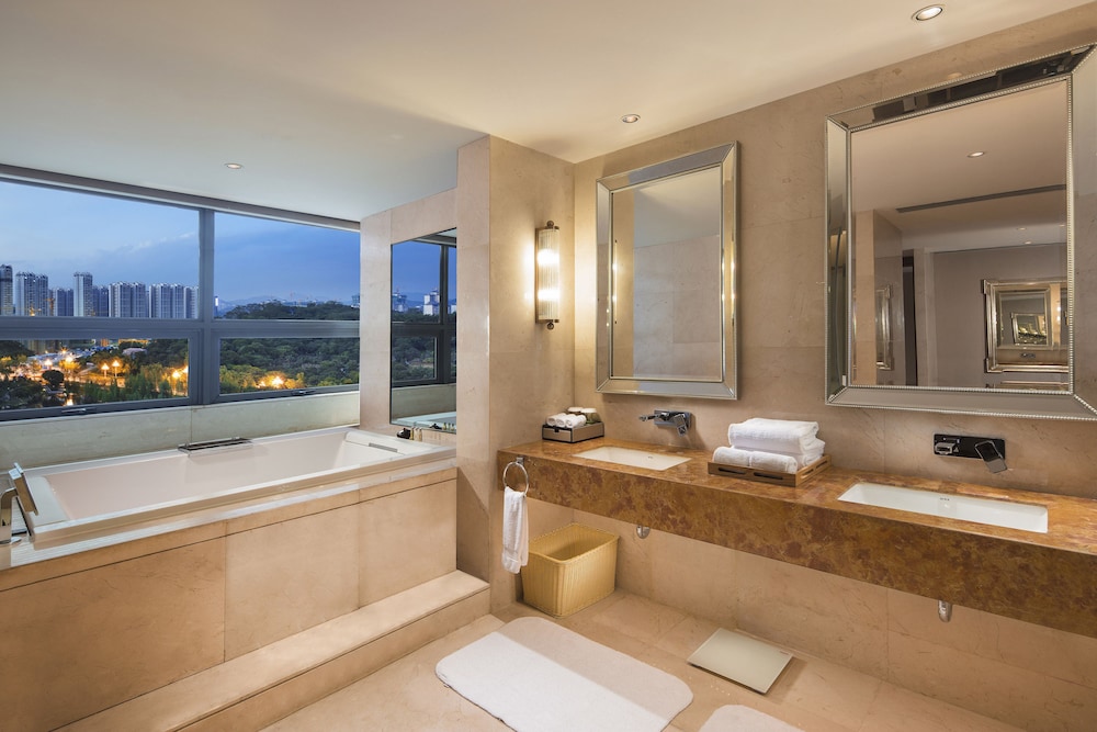 Presidential Suite thumbnail 6