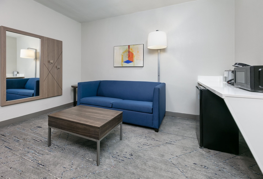 Suite, 2 Queen Beds, Mobility Accessible (Roll-In Shower) - Photo 2