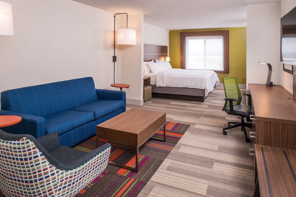 Suite, 1 King Bed - Photo 1