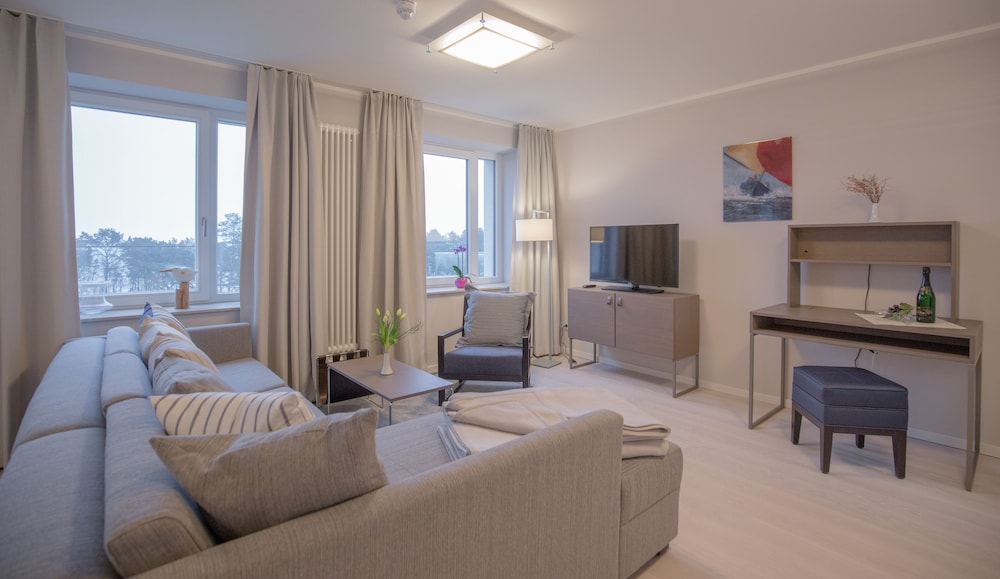 Suite, Patio, Sea Facing photo 3