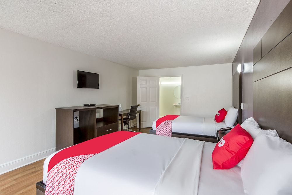 Room, 2 Double Beds, Accessible photo 2
