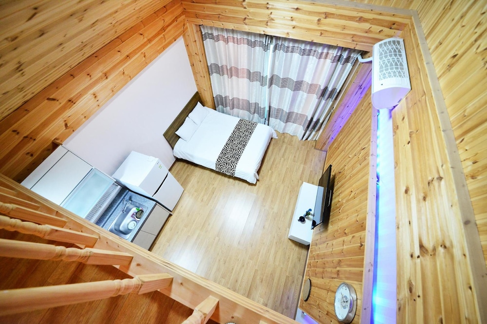 Basic Room, 1 Bedroom (303) - Photo 6