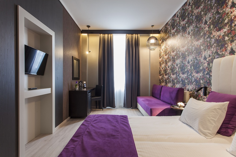Standard Twin Room - Photo 9